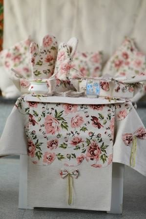Flax Printed Tablecloth, Runner with Bow