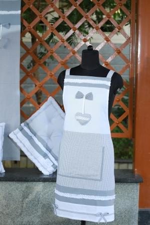 Woven Apron with Frill and Hanging