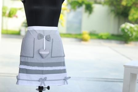 Woven Waist Apron with Frill and Hanging